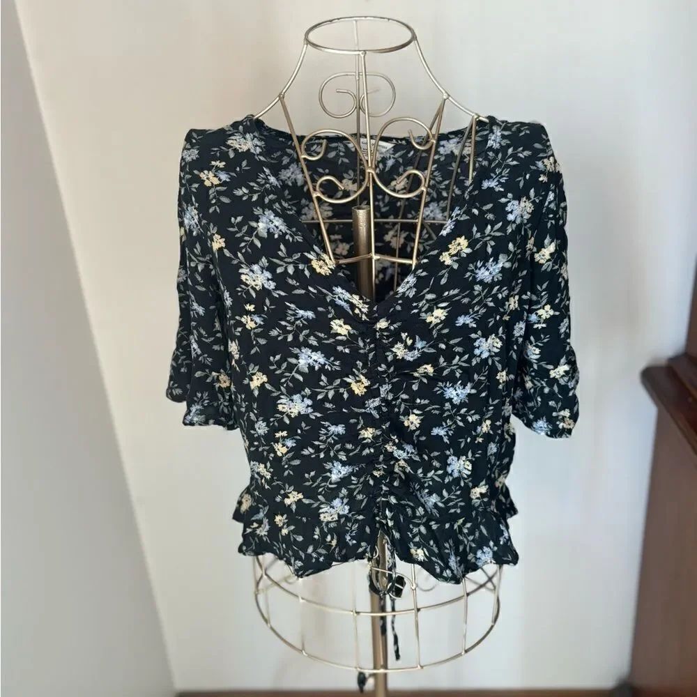 American Eagle Floral Ruffle Hem 3/4 Sleeve Top Size Small
